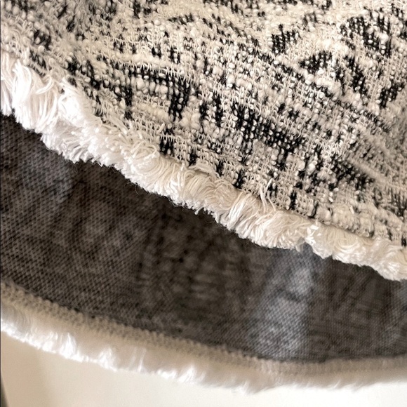 W5 Monochrome Geometric Tank Top - Picture 9 of 11